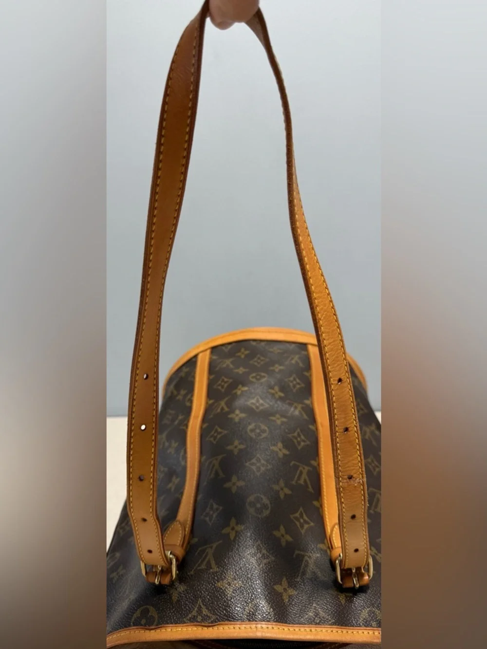 Louis Vuitton Bucket GM Monogram Shoulder Bag - Picture 9 of 16